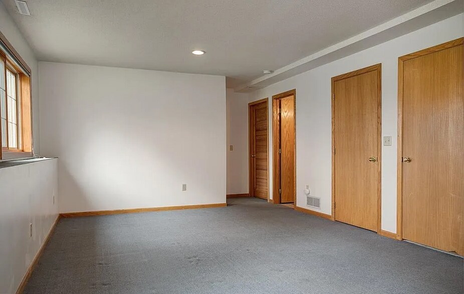 Building Photo - 644 Brockton Curv