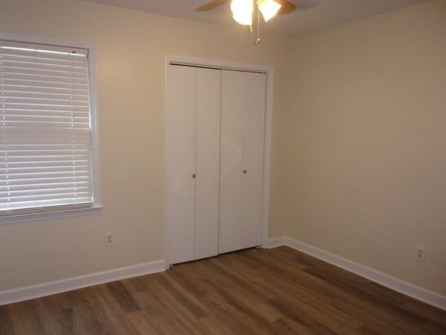 Building Photo - 1102 Chandler Dr