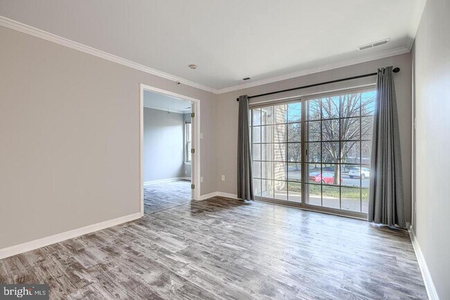 Building Photo - 201 Star Pointe Ct