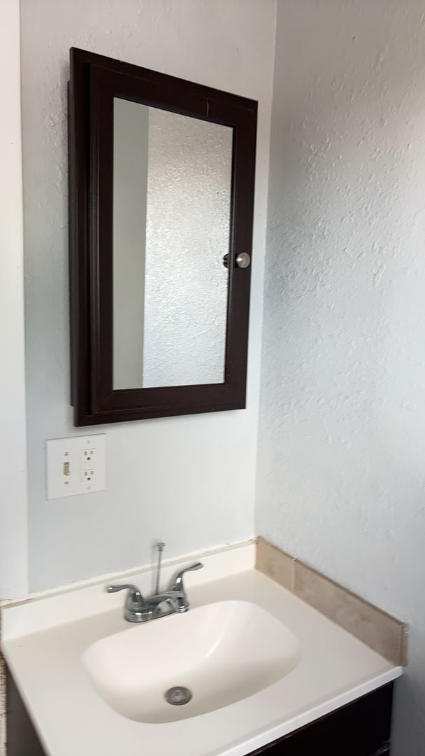 Building Photo - Cute Home