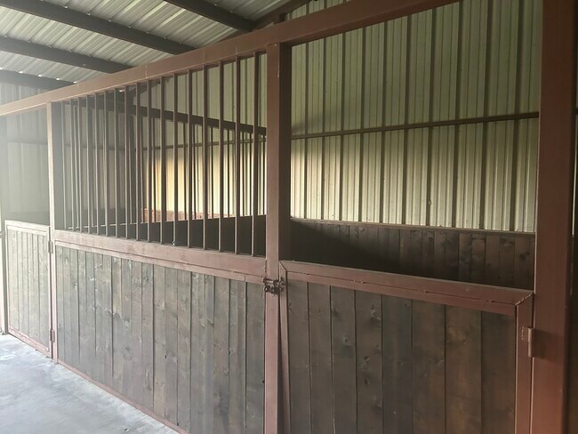 Building Photo - 1701 Co Rd 113