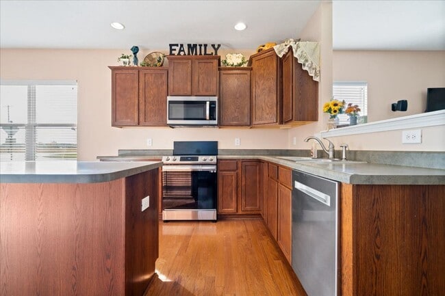 Building Photo - SPECIAL! $1,800 MONTHLY FOR A 6 MONTH LEASE!