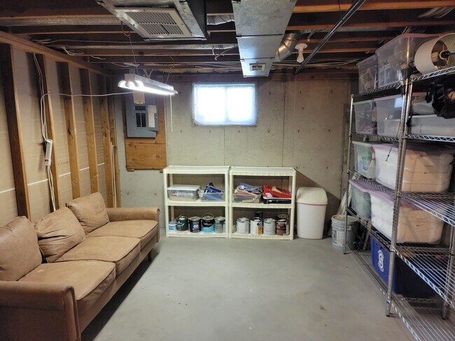 Building Photo - Great update 4-Bedroom Home On The South H...