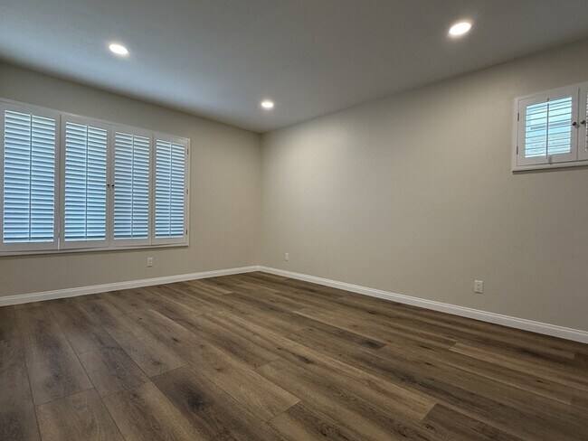 Building Photo - 1165 Catalina Blvd