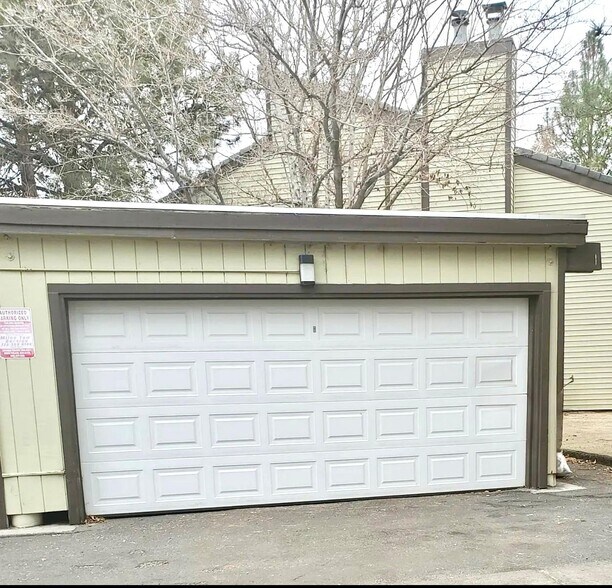 Garage - 2107 G St
