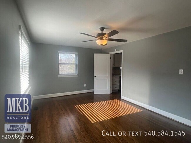 Building Photo - 6221 Shady Acres Dr