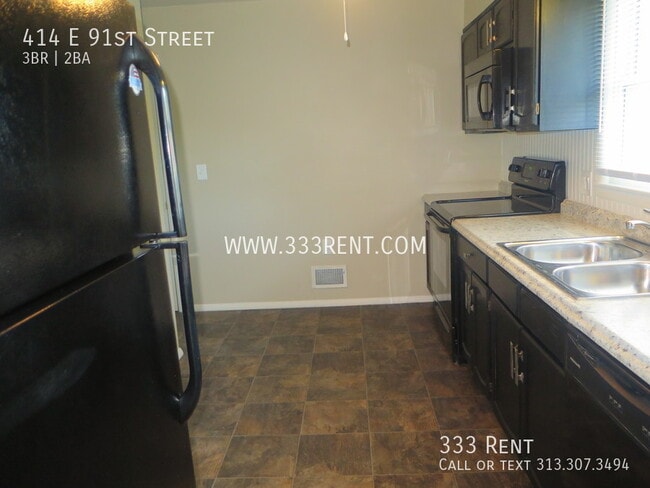 Building Photo - 414 E 91st St
