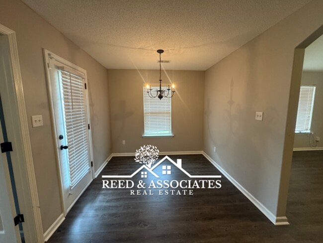 Building Photo - 4 Bedroom in Cordova!!