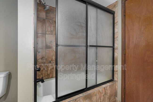 Building Photo - 2053 S Hillcrest Ave