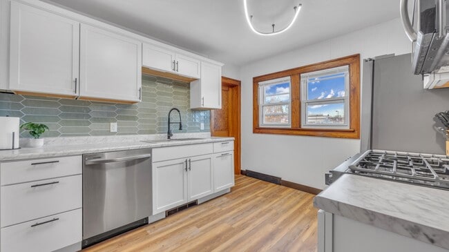 Building Photo - 715 N 14th St