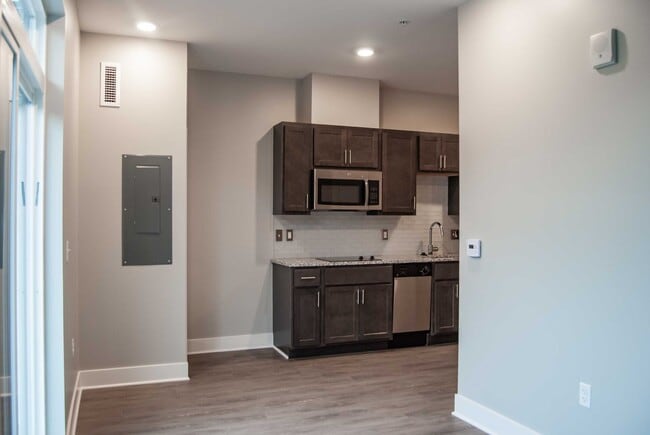 Building Photo - Hope | Studio Bedroom