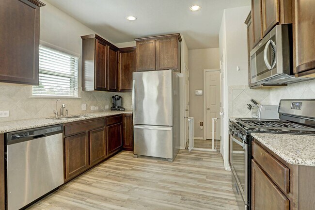 Building Photo - 5687 Heron Dr