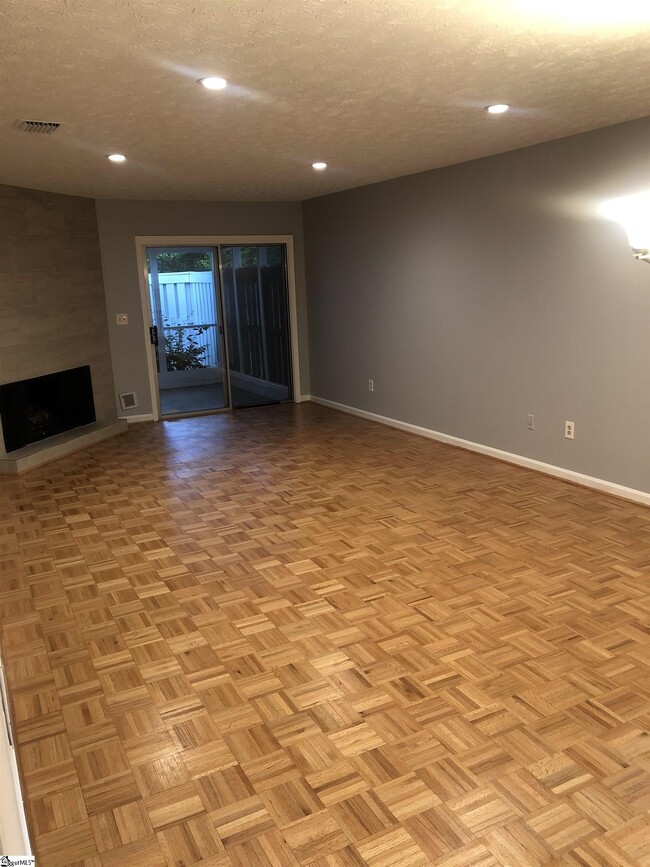 Building Photo - 204 Wenwood Cir
