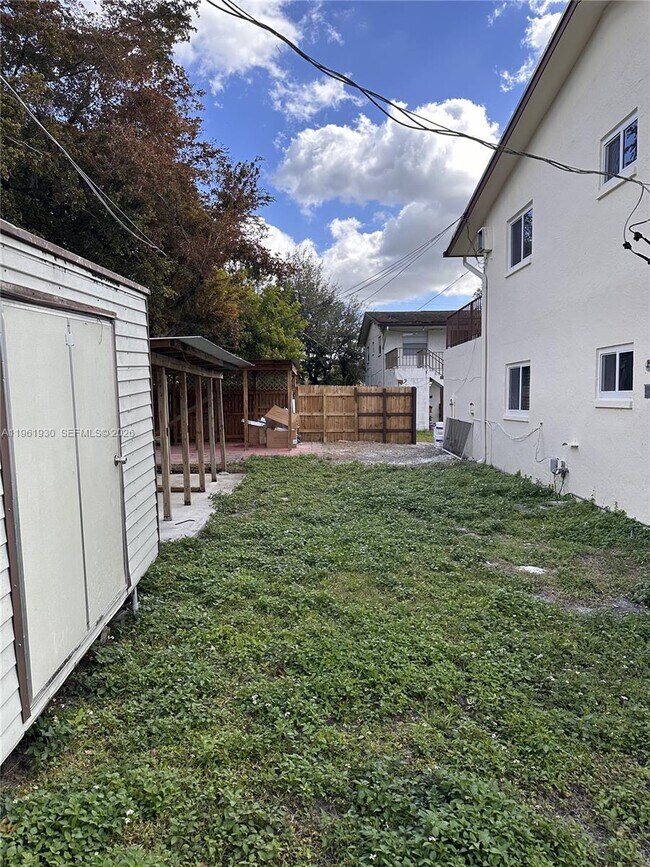 Building Photo - 6591 SW 46th St