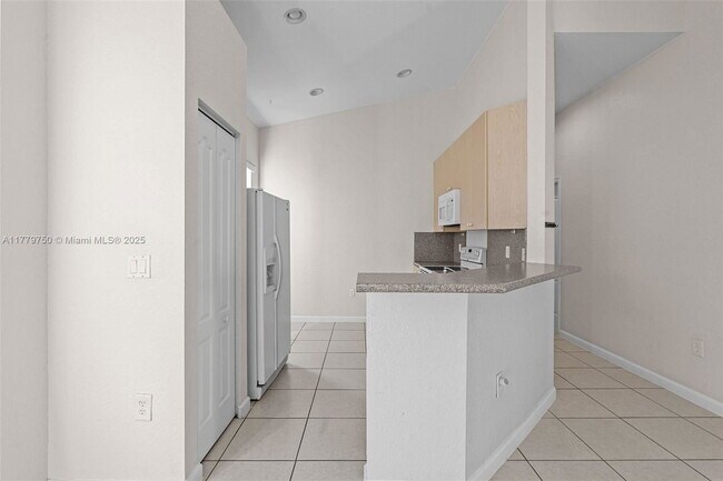 Building Photo - 1270 NE 39th Ave