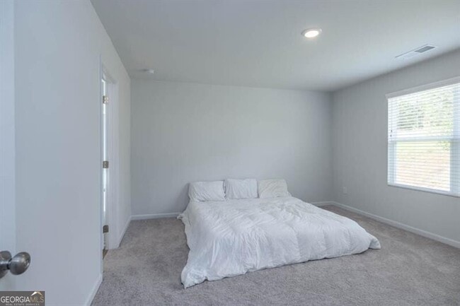 Building Photo - 165 Sweet Briar Wy