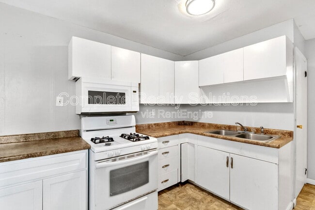 Building Photo - 1324 Columbus Dr