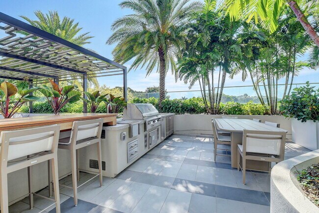 Building Photo - 200 SE Mizner Blvd