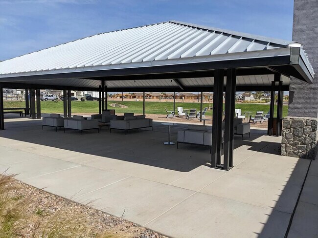 Building Photo - 2250 E Kelly Dr