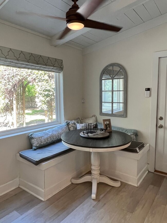 Building Photo - Updated Old Woodlands Plantation Home with Fenced Yard