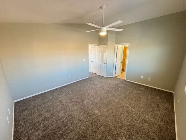 Building Photo - Beautiful 4Bed/2.5 Bath/2Car 2 Story Home nestled in this beautiful Southwest Community near Rhod...