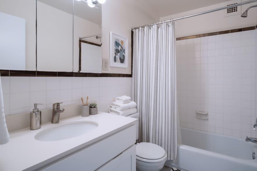 Bathroom Staged - Oakwynne House