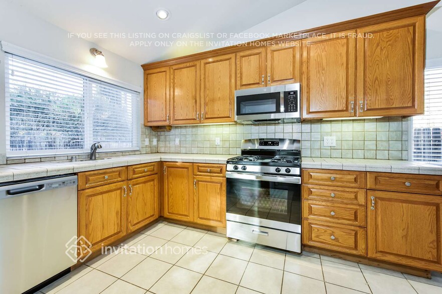 Building Photo - 3541 W Ave J 3