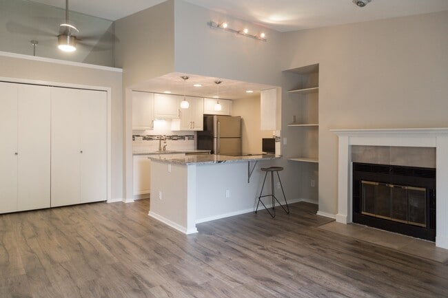 Building Photo - 2800 Kalmia Ave