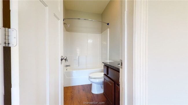 Building Photo - 2501 Horse Shoe Dr