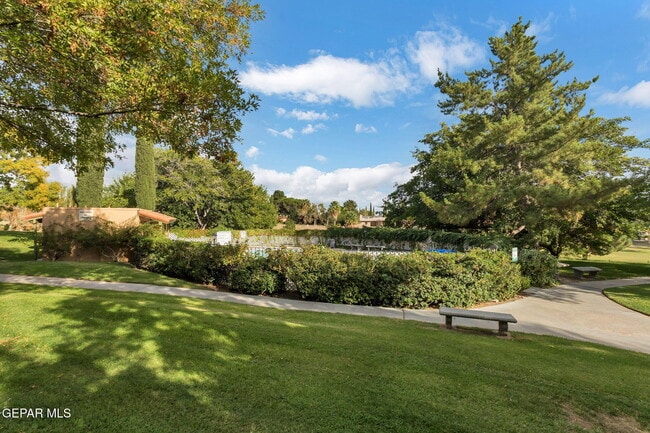 Building Photo - 1644 Lomaland Dr