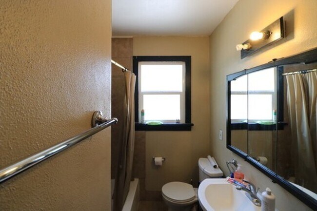 Building Photo - 642 E 500 N
