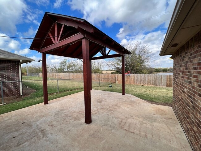 Building Photo - $500 OFF FIRST MONTHS RENT | Sweet Home in Hope Crossing!