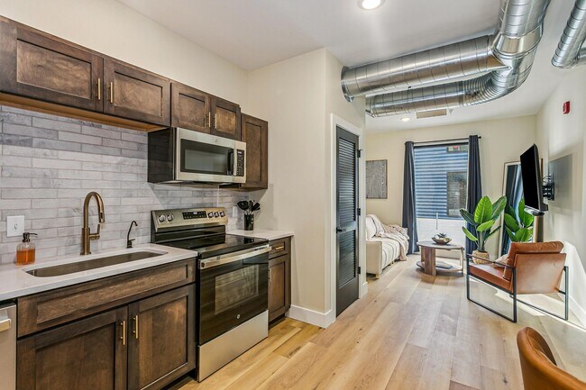 Building Photo - MOVE IN SPECIAL: MOVE IN BY APRIL 1, GET $1000 credit towards rent and/or monthly fees!