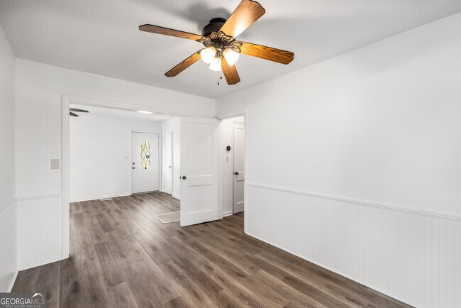 Building Photo - 1801 Crestridge Dr SE