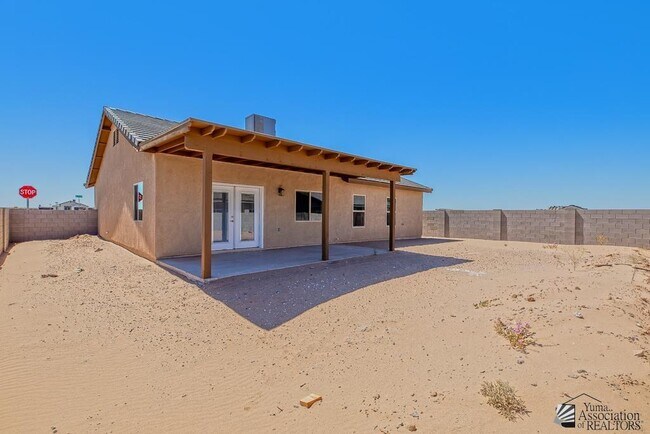 Building Photo - 10688 E 45th St