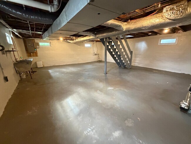 Building Photo - 864 Eden Rd