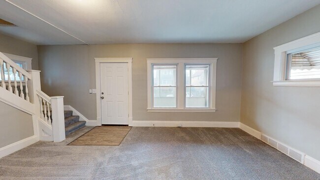 Building Photo - 3 Bed / 1 Bath in Cleveland!