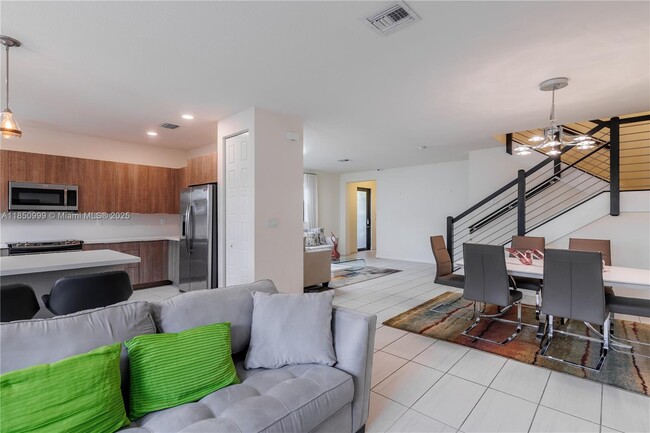 Building Photo - 10590 NW 78th Terrace