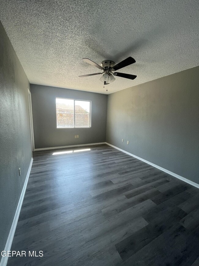 Building Photo - 1716 Dean Martin Dr