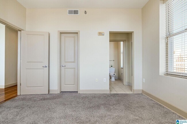 Building Photo - 2024 2nd Ave N