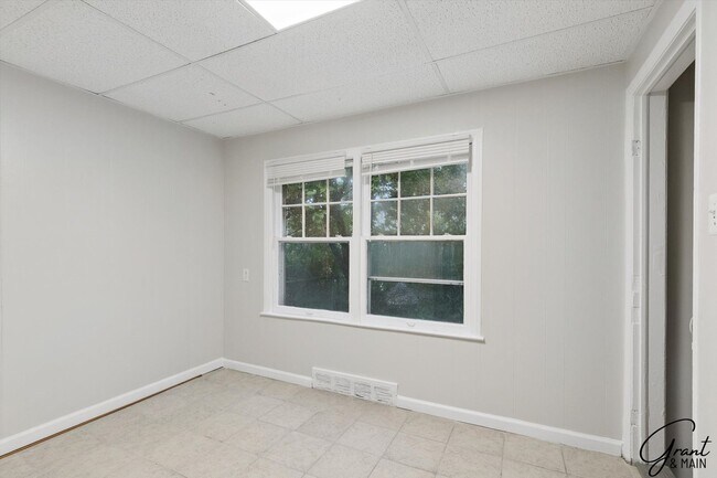 Building Photo - 4082 Hereford St