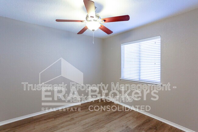Building Photo - 1614 Twisted Oak Dr