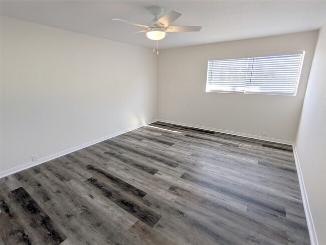 Building Photo - 2101 Fountain View Dr