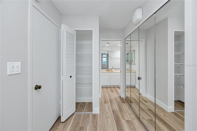 Building Photo - 7100 Sunset Way