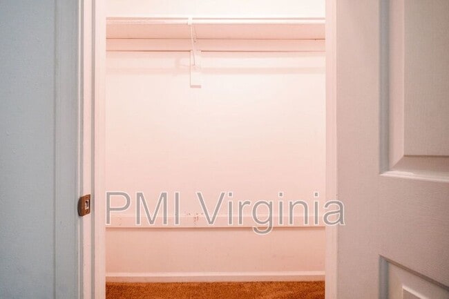 Building Photo - 812 Tuition Ct