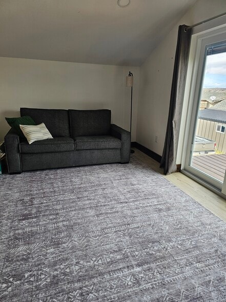 Building Photo - 720 Farmall Ln