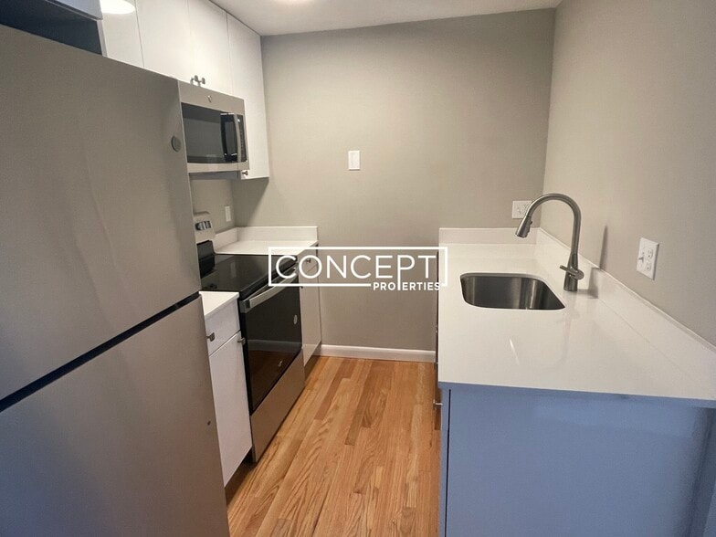 Building Photo - 50 Evergreen St