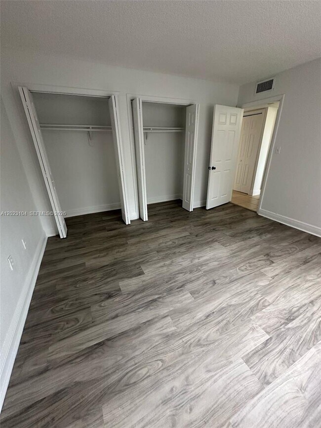 Building Photo - 6930 Miami Gardens Dr
