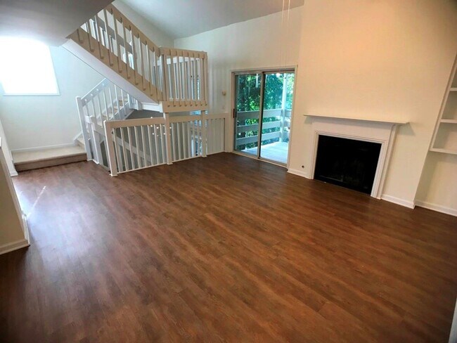 Building Photo - 1104 Riverview Dr