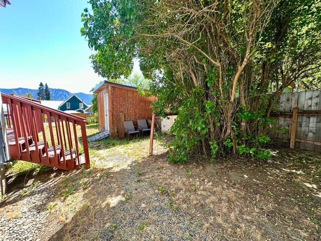 Building Photo - Charming Two-Story Home on Dead-End Road
